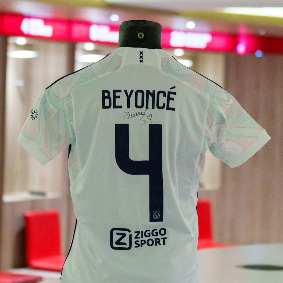 Signed Shirt - Beyoncé