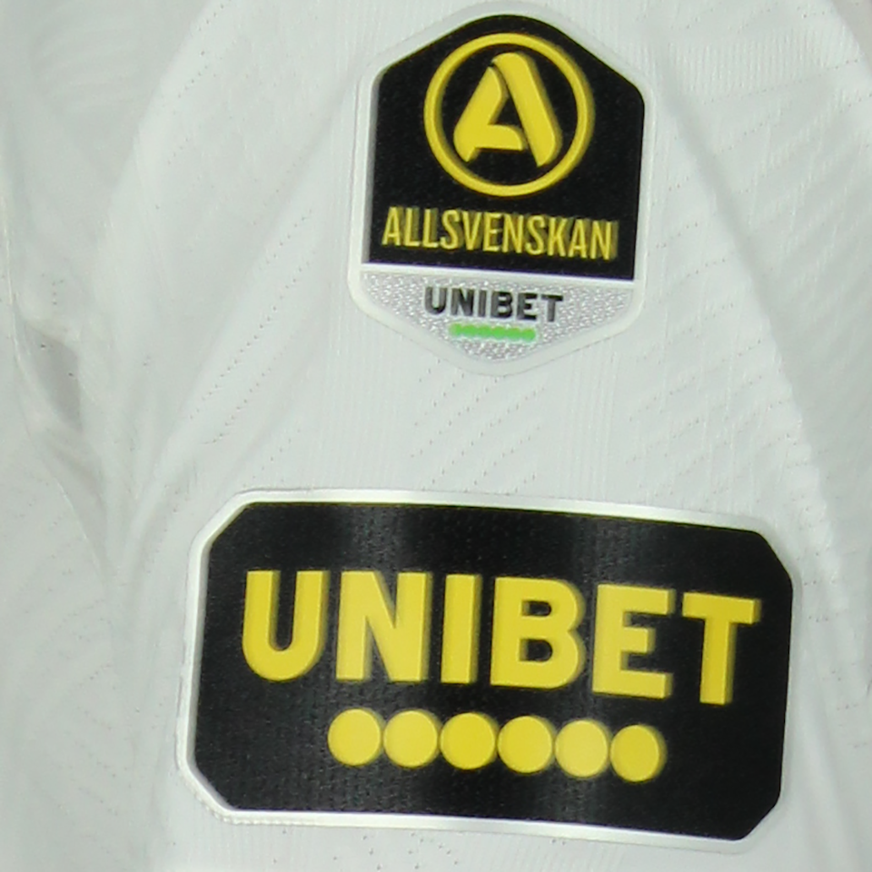 Zachary Elbouzedi AIK shirt
