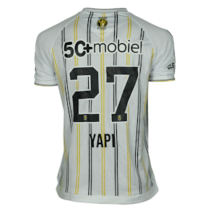 Romaric Yapi Vitesse shirt
