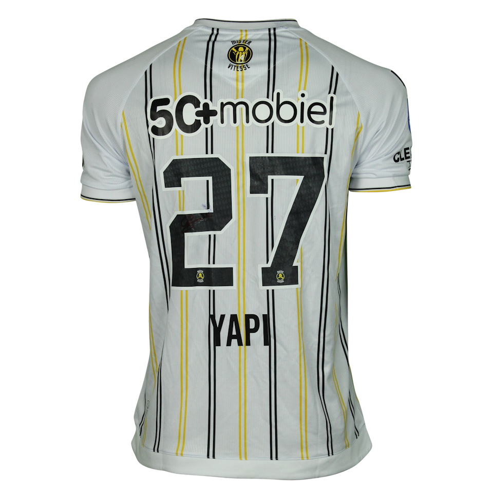 Romaric Yapi Vitesse shirt