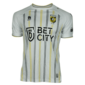 Romaric Yapi Vitesse shirt