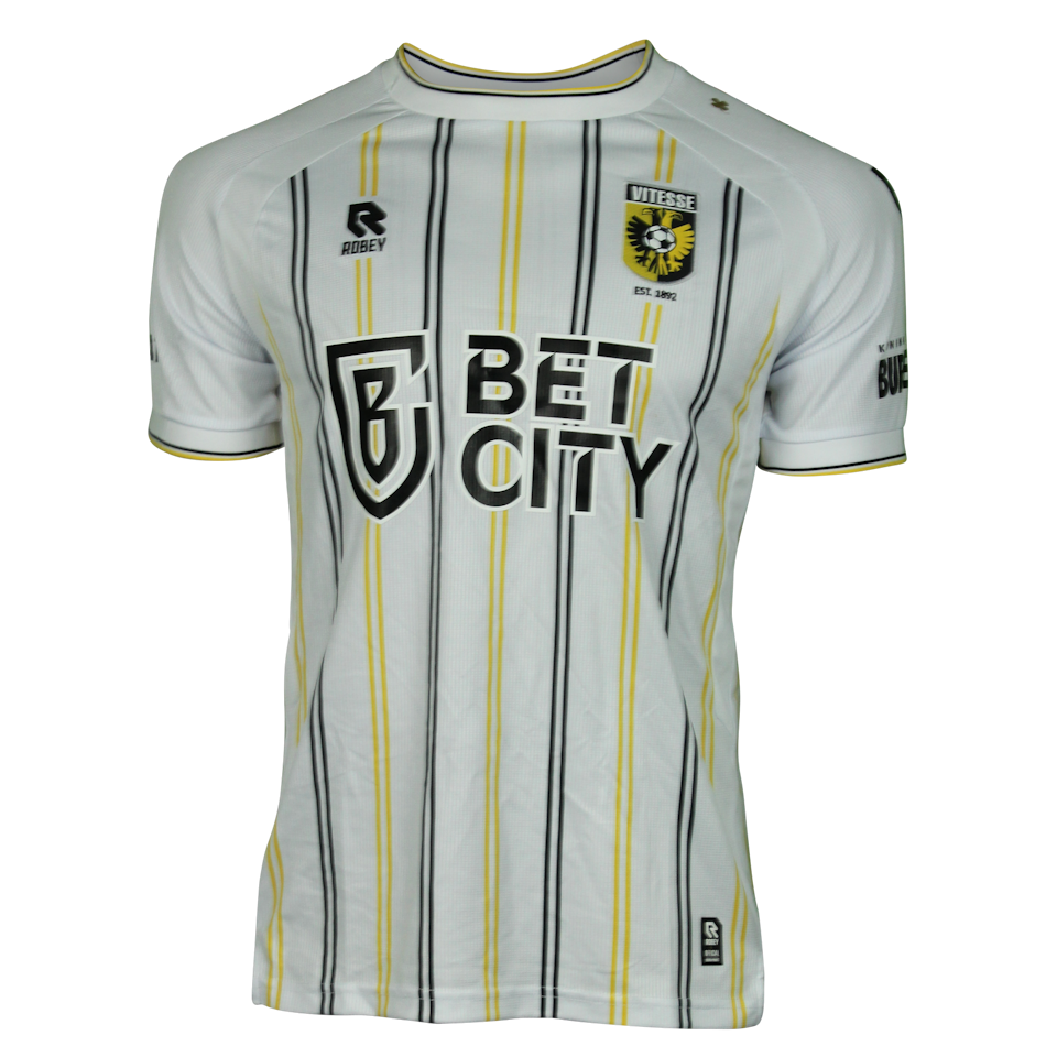 Romaric Yapi Vitesse shirt
