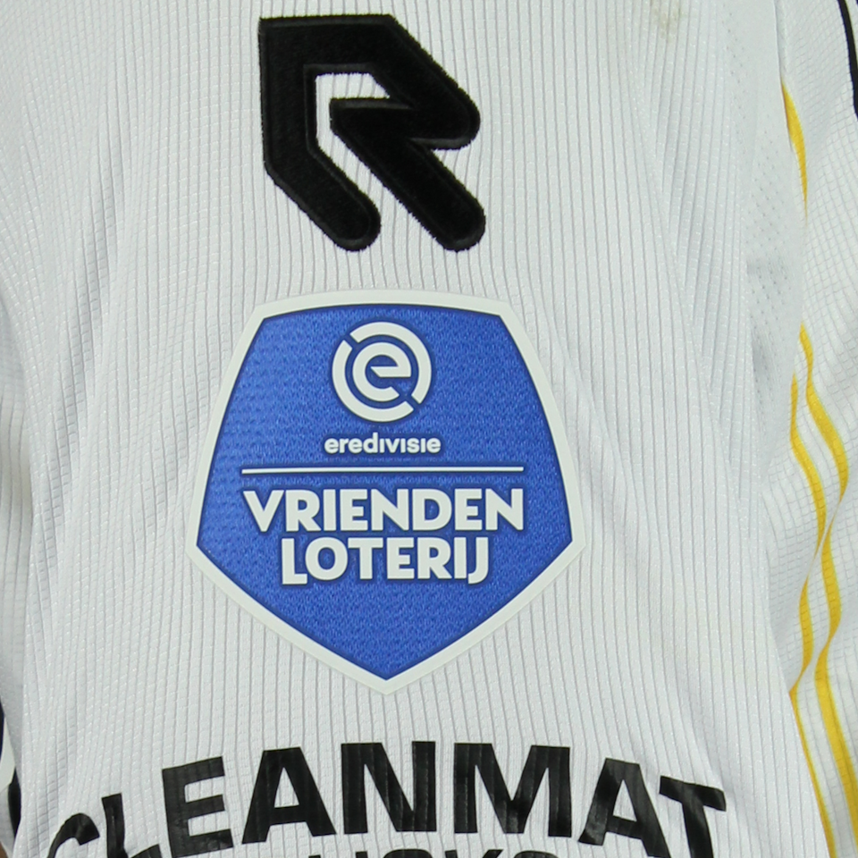 Romaric Yapi Vitesse shirt