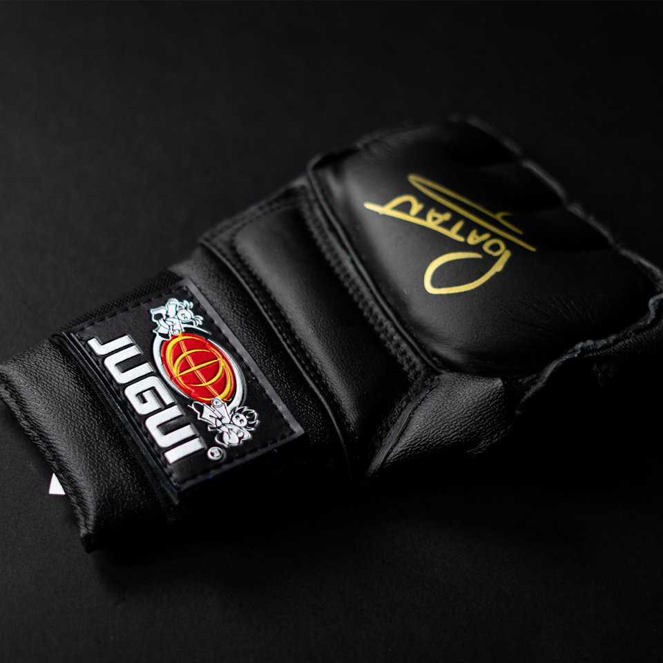 Alex Pereira - Signed MMA Glove