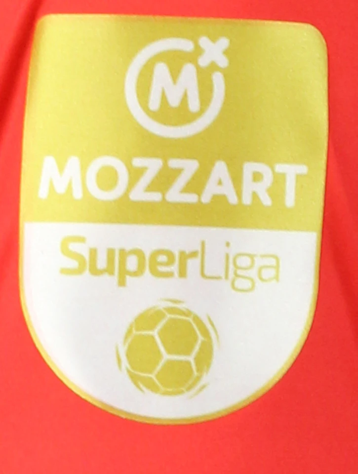 来自FK Crvena zvezda的Peter Oladeji Olayinka球衣