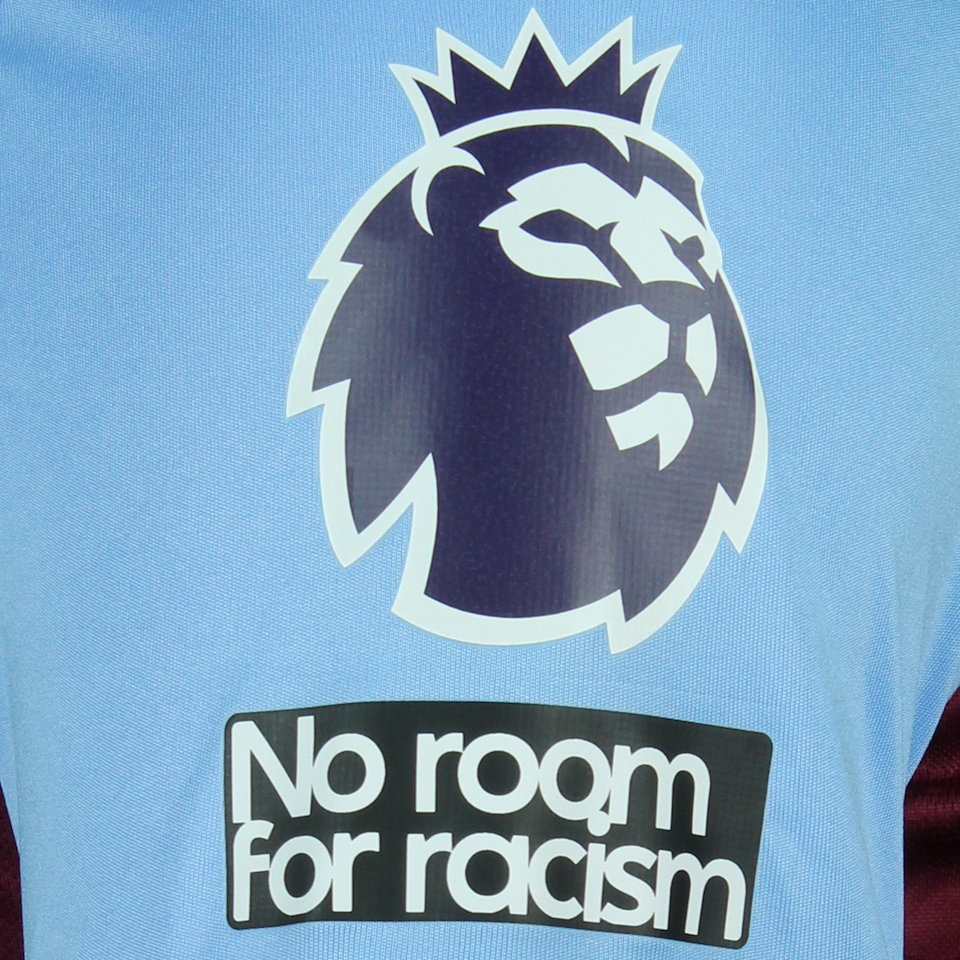 Luca Koleosho Burnley shirt