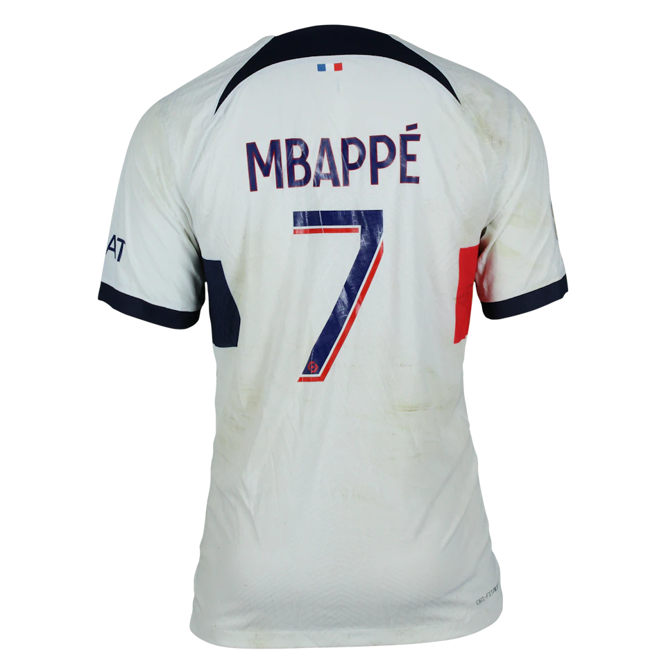 Paris Saint-Germain 팀의 Kylian Mbappé 셔츠