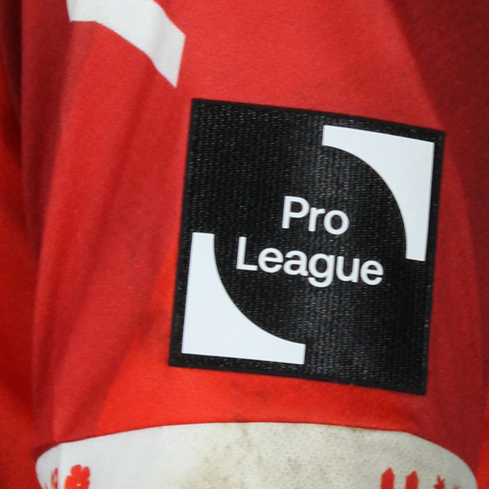 Dion De Neve KV Kortrijk jersey