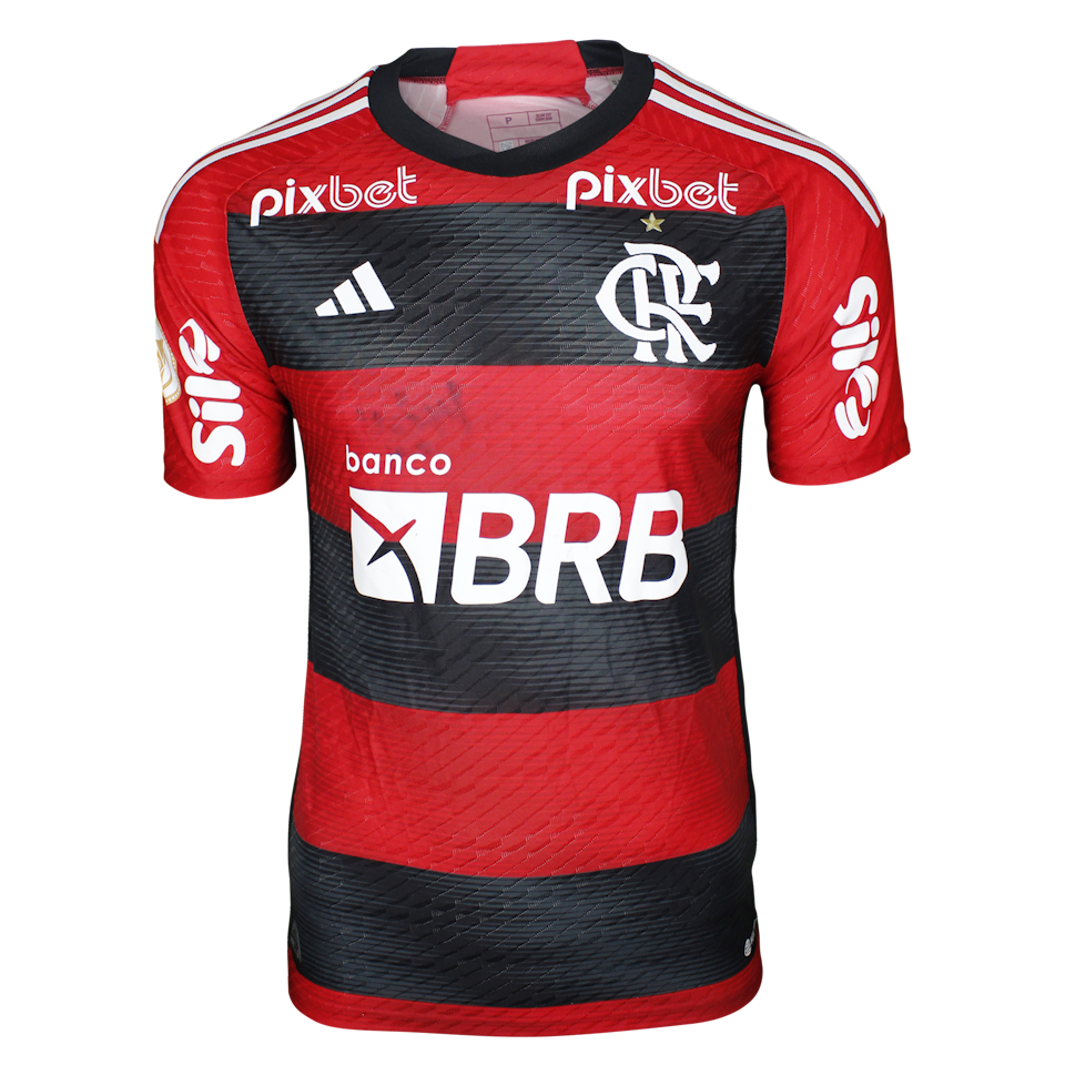 Ayrton Lucas Flamengo shirt