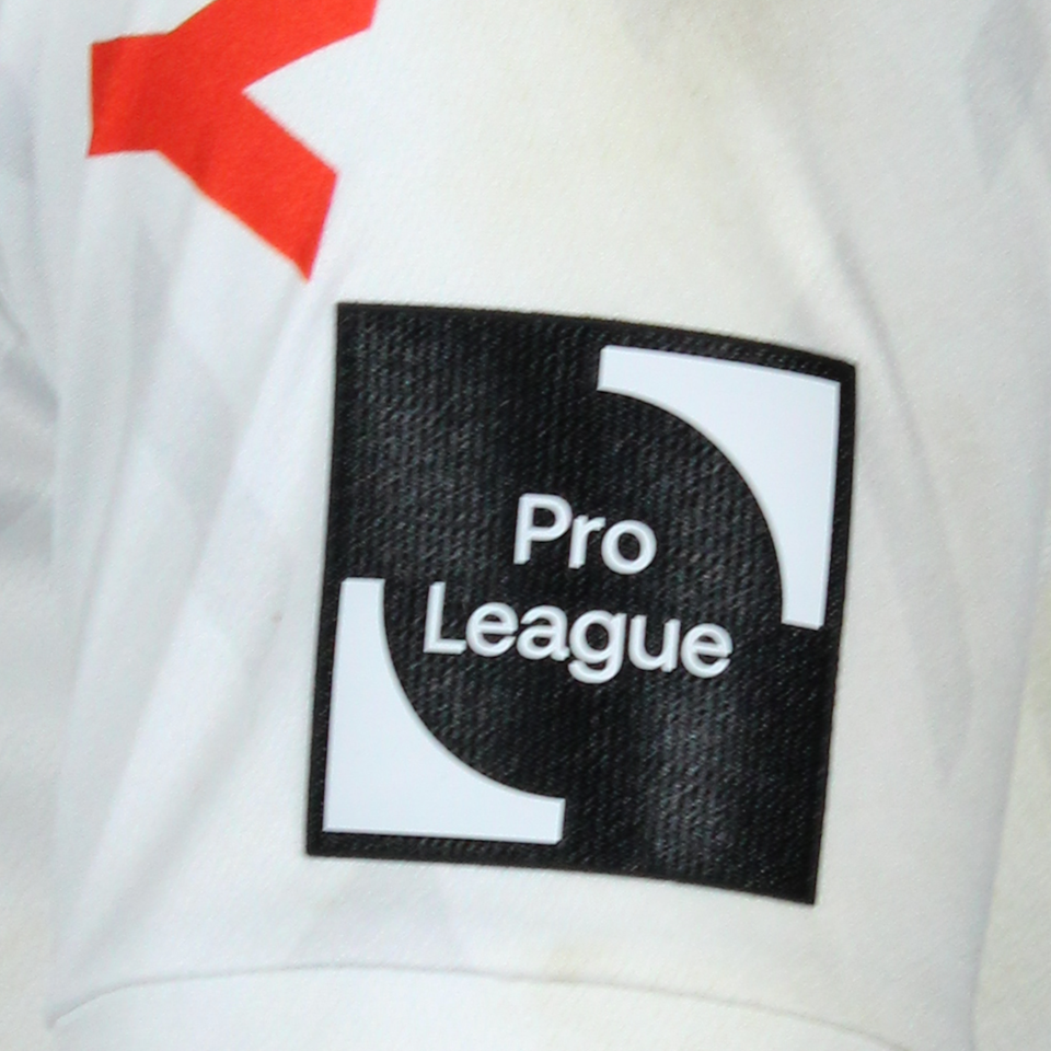 Lucas Pirard KV Kortrijk shirt