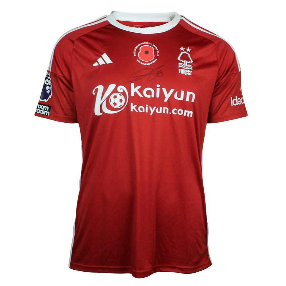 Nottingham Forest 팀의 Ola Aina 셔츠