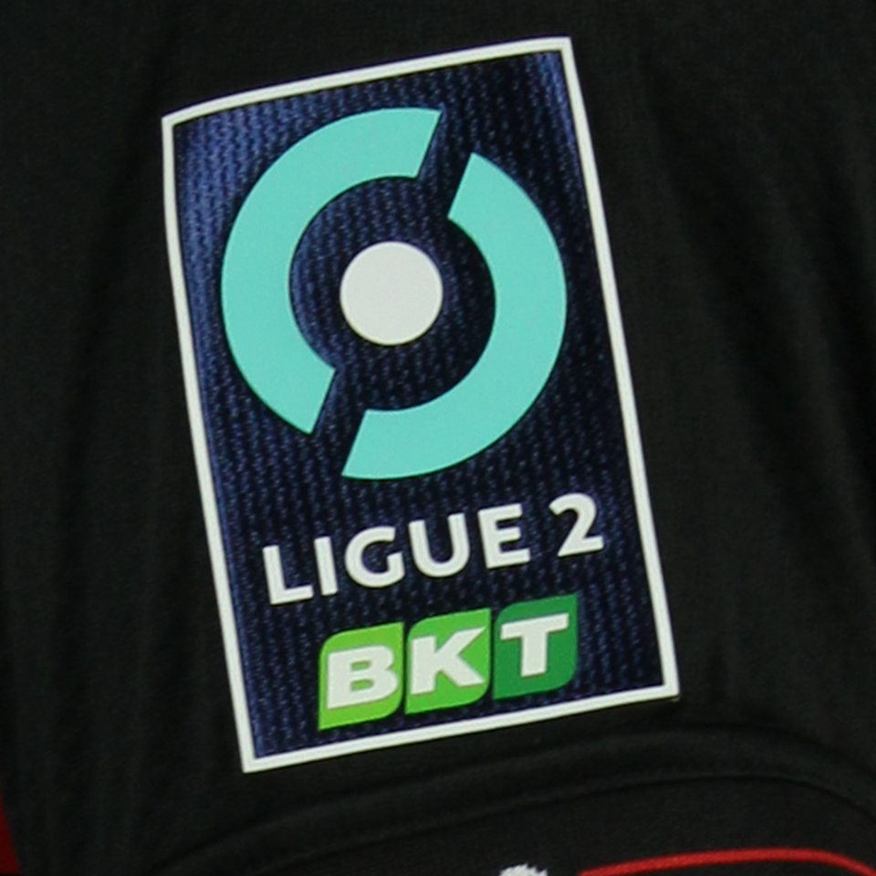Babacar Niasse Mbaye En Avant Guingamp shirt