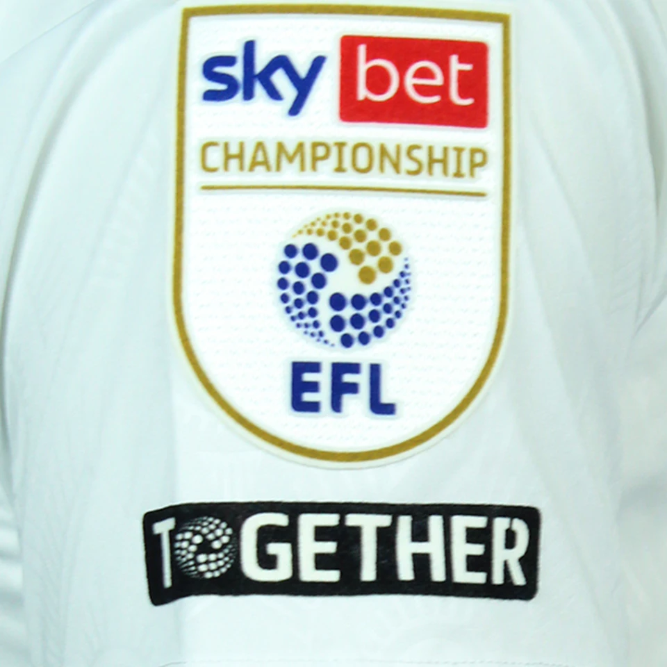 来自Leeds United的Daniel James球衣