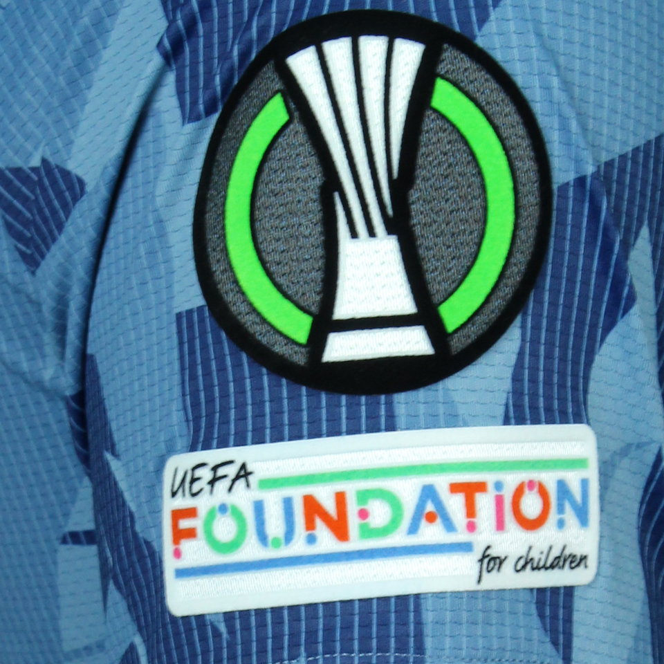 Jhon Durán Aston Villa shirt