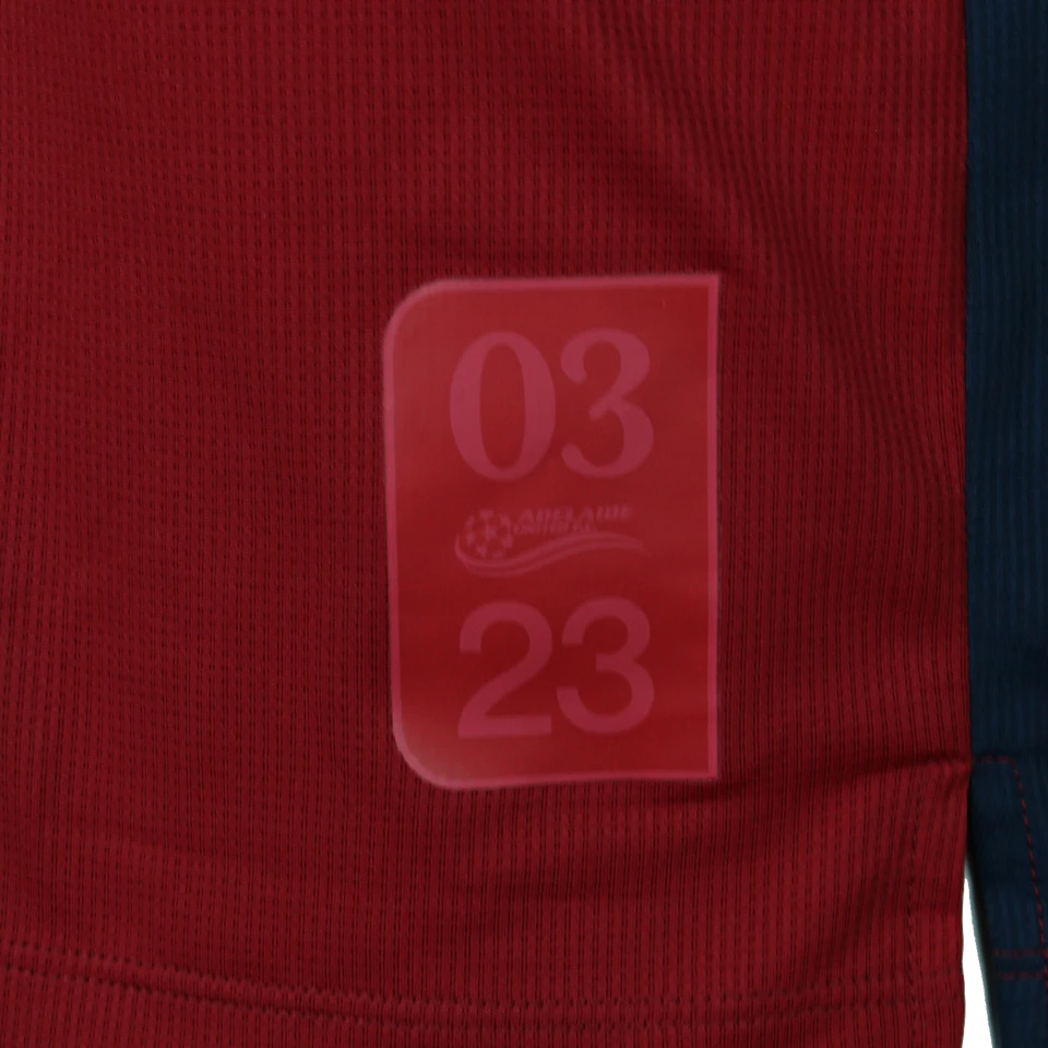 Zach Clough Adelaide United camisa.