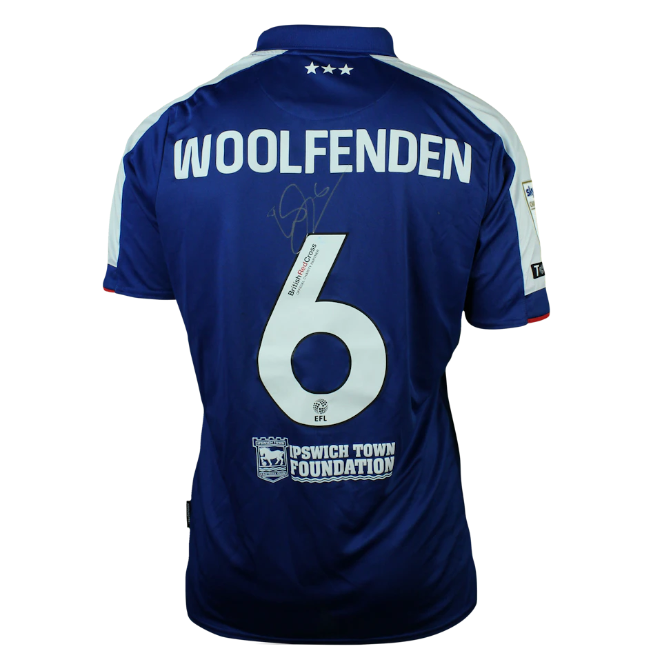 来自Ipswich Town的Luke Woolfenden球衣