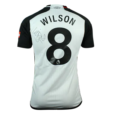 来自Fulham的Harry Wilson球衣