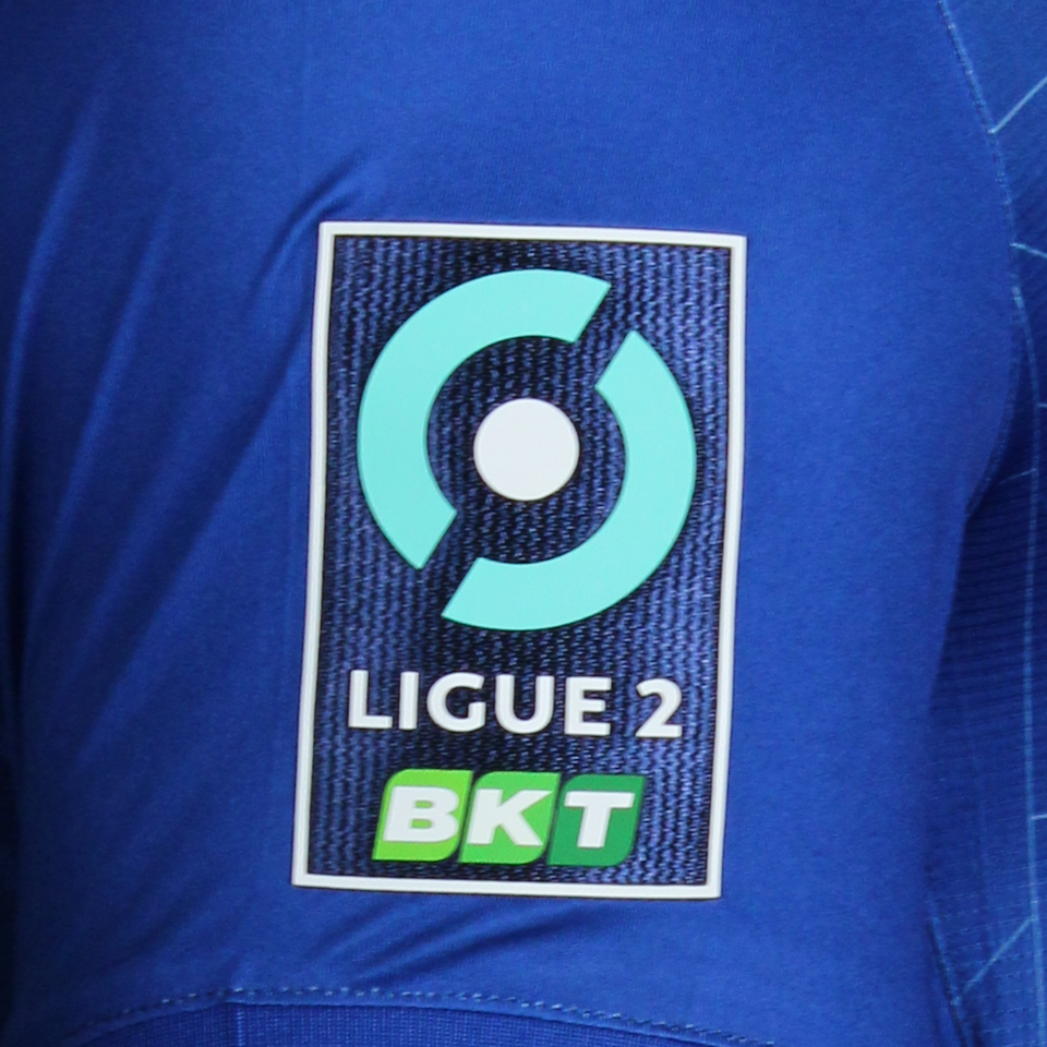 Youssouf M'Changama ESTAC Troyes shirt