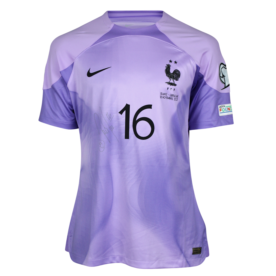 Mike Maignan France shirt