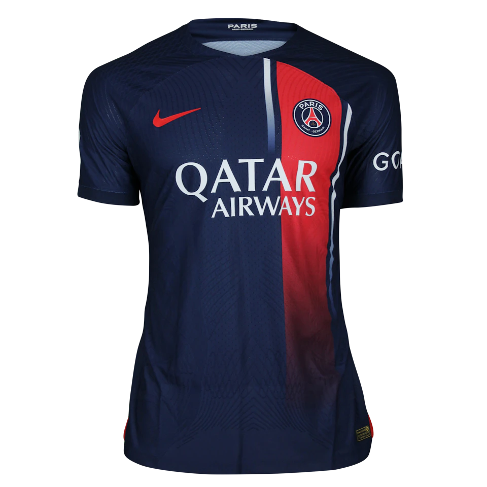 Paris Saint-Germain 팀의 Layvin Kurzawa 셔츠