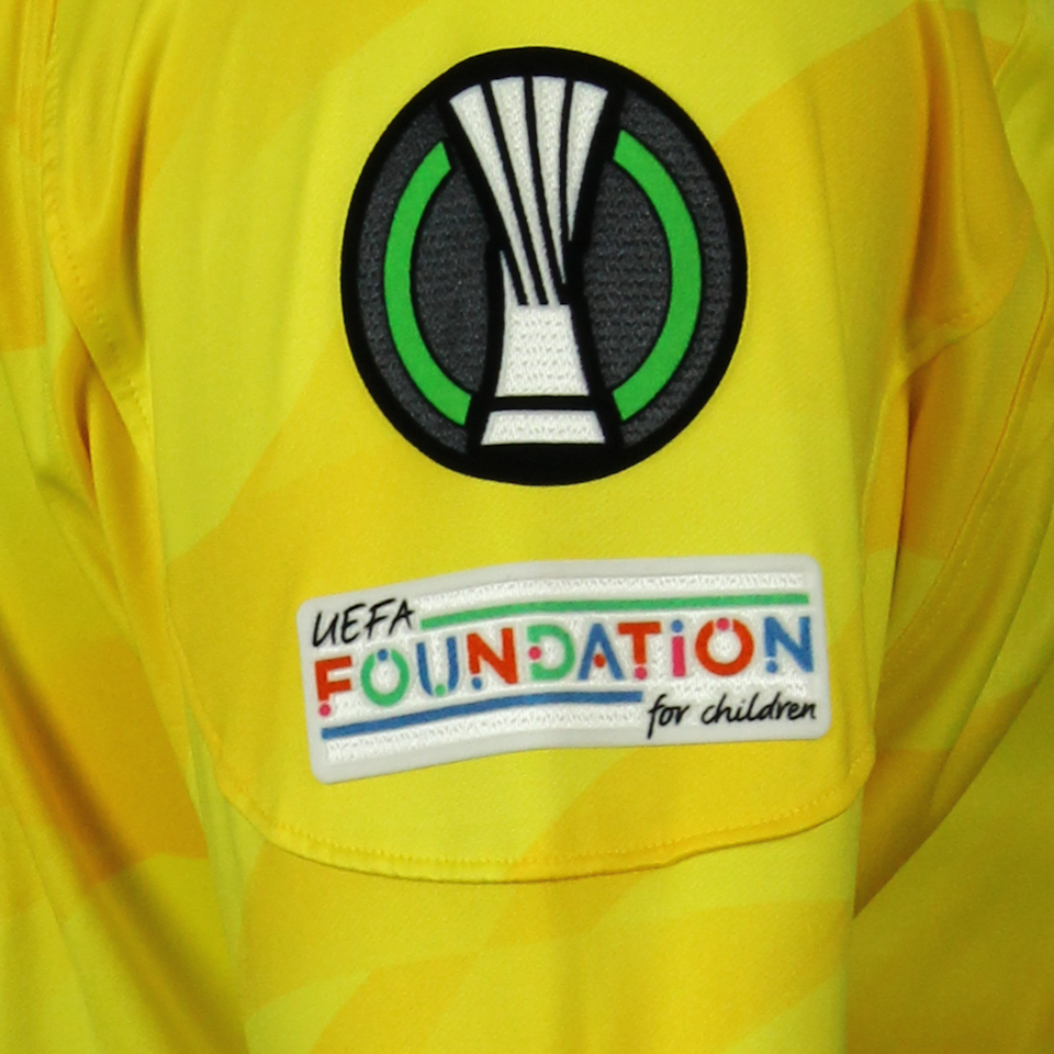 Kevin Trapp Eintracht Frankfurt shirt