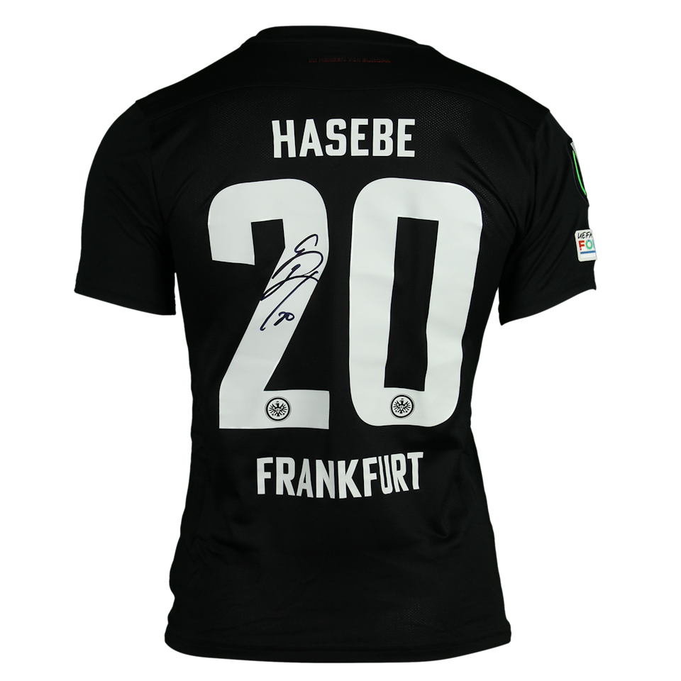 Makoto Hasebe Eintracht Frankfurt shirt