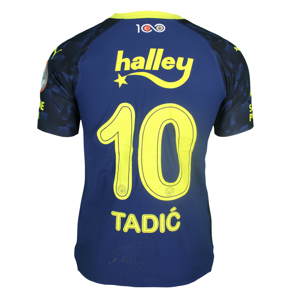 Dušan Tadić Squad Signed