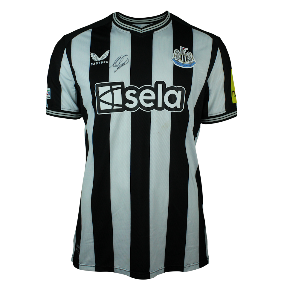Fabian Schär Newcastle United shirt