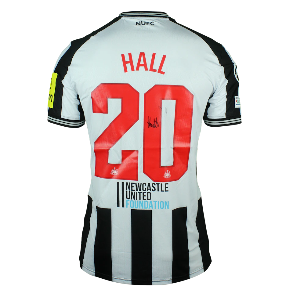 来自Newcastle United的Lewis Hall球衣