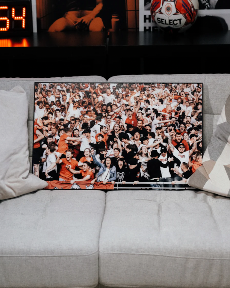 Exclusive MIDVOOR frame signed by Toby Alderweireld and Mark van Bommel