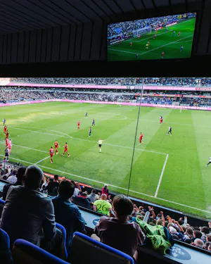 Beleef RSC Anderlecht als VIP met een behind the scenes-ervaring en een gesigneerd shirt (2P)