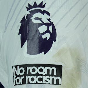 Tottenham Hotspur 팀의 Dejan Kulusevski 셔츠