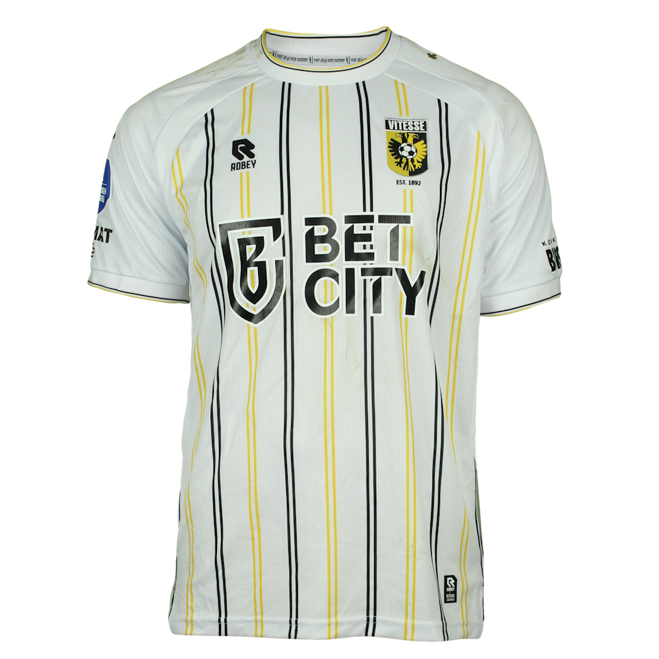 Ramon Hendriks Vitesse のシャツ