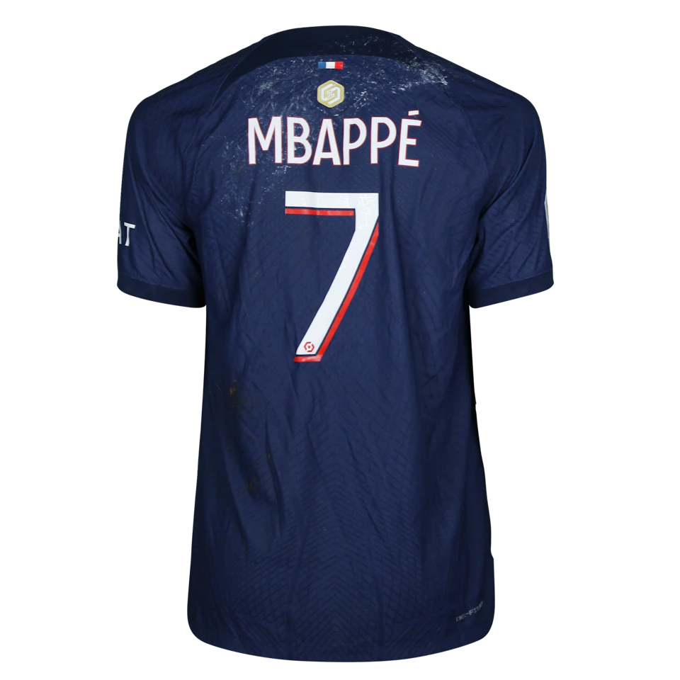 来自Paris Saint-Germain的Kylian Mbappé球衣