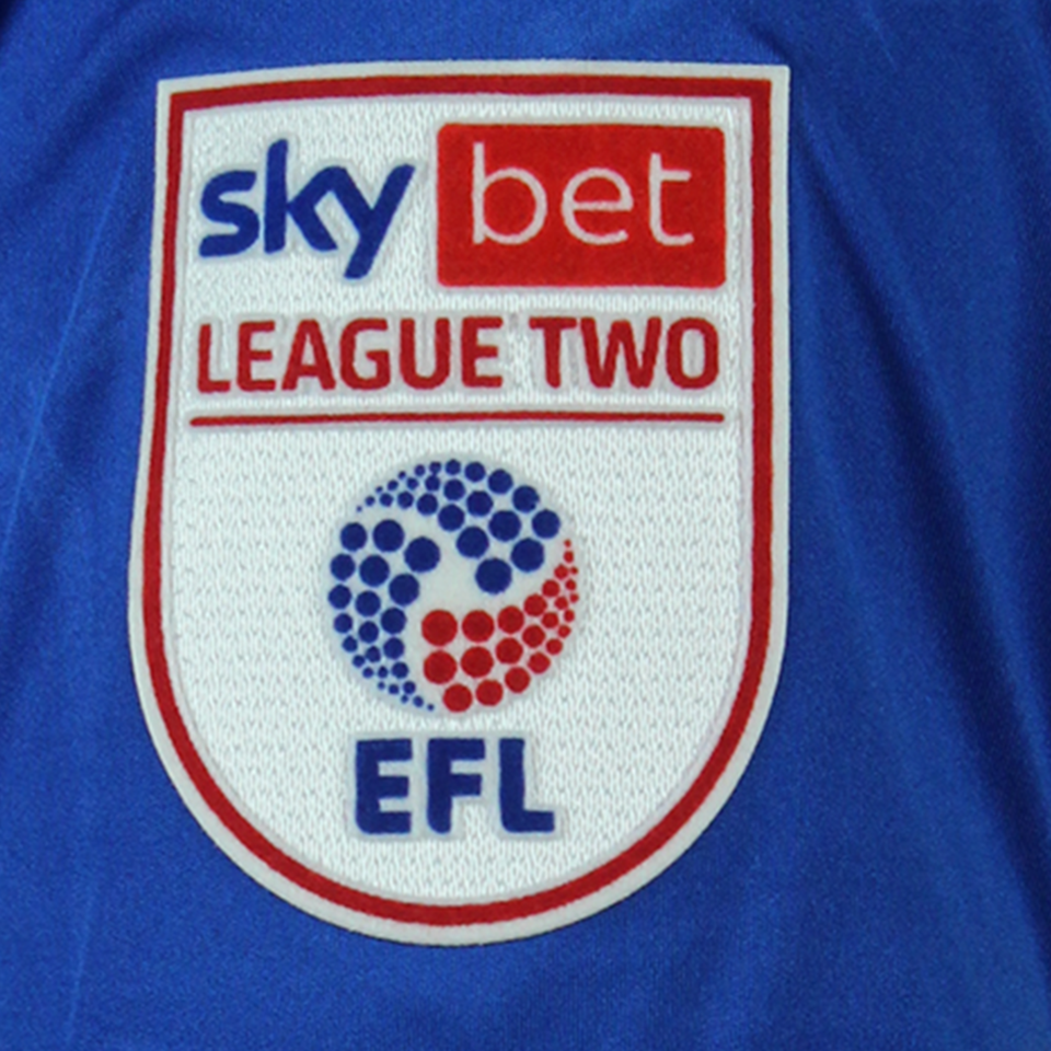 AFC Wimbledon 팀의 Ryan Johnson 셔츠