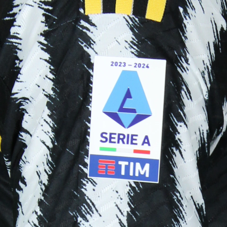 Dean Huijsen Juventus FC shirt