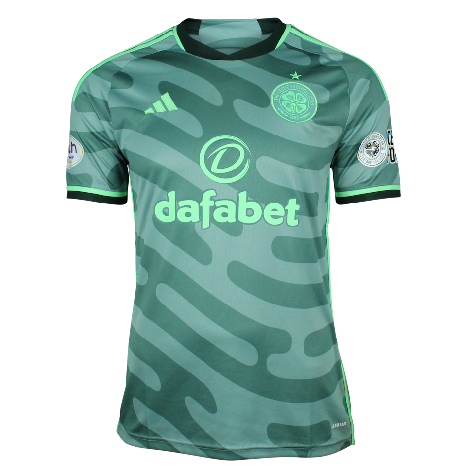 Maik Nawrocki Celtic のシャツ
