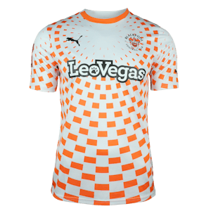 Tashan Oakley-Boothe Blackpool shirt