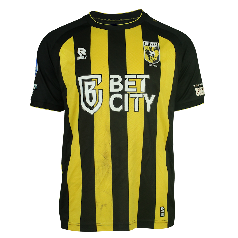 Ramon Hendriks Vitesse のシャツ