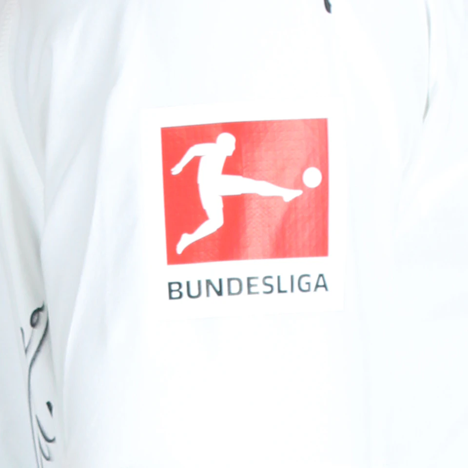 Borussia Mönchengladbach-Trikot von Nico Elvedi