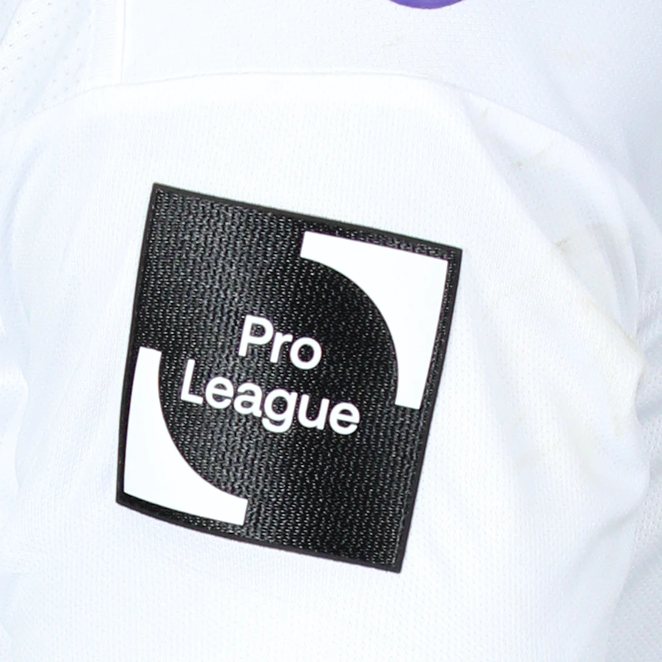 Zeno Debast RSC Anderlecht のシャツ