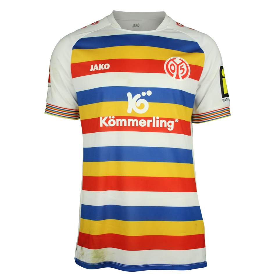 Sepp van den Berg Mainz 05 のシャツ