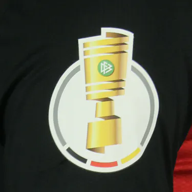 来自Bayer Leverkusen的Patrik Schick球衣