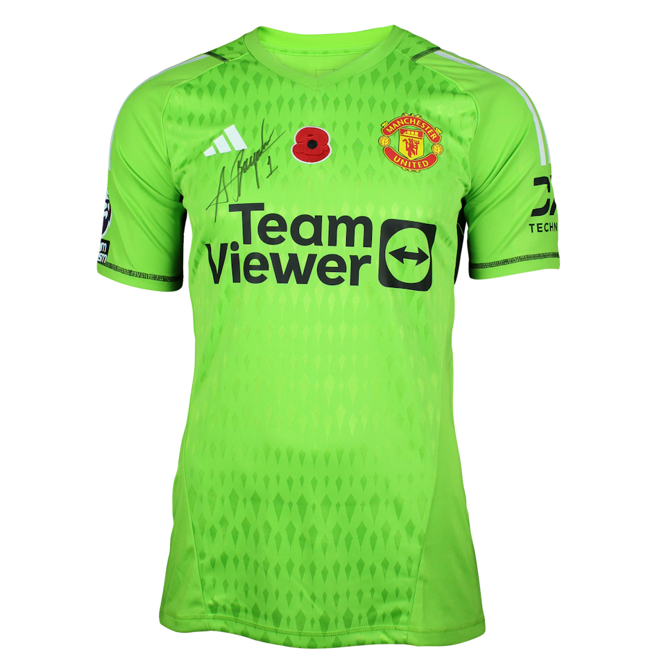 Altay Bayındır Manchester United shirt