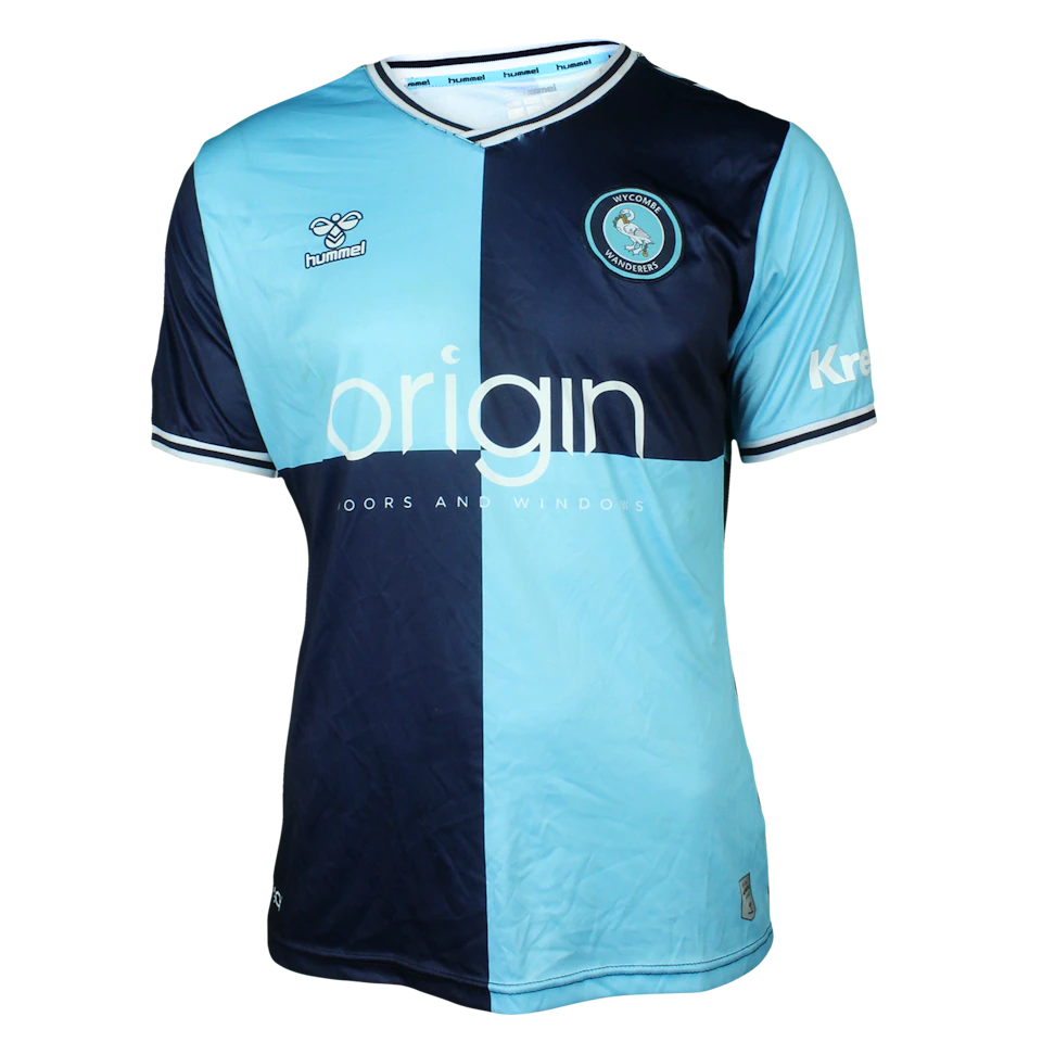 来自Wycombe Wanderers的Richard Kone球衣