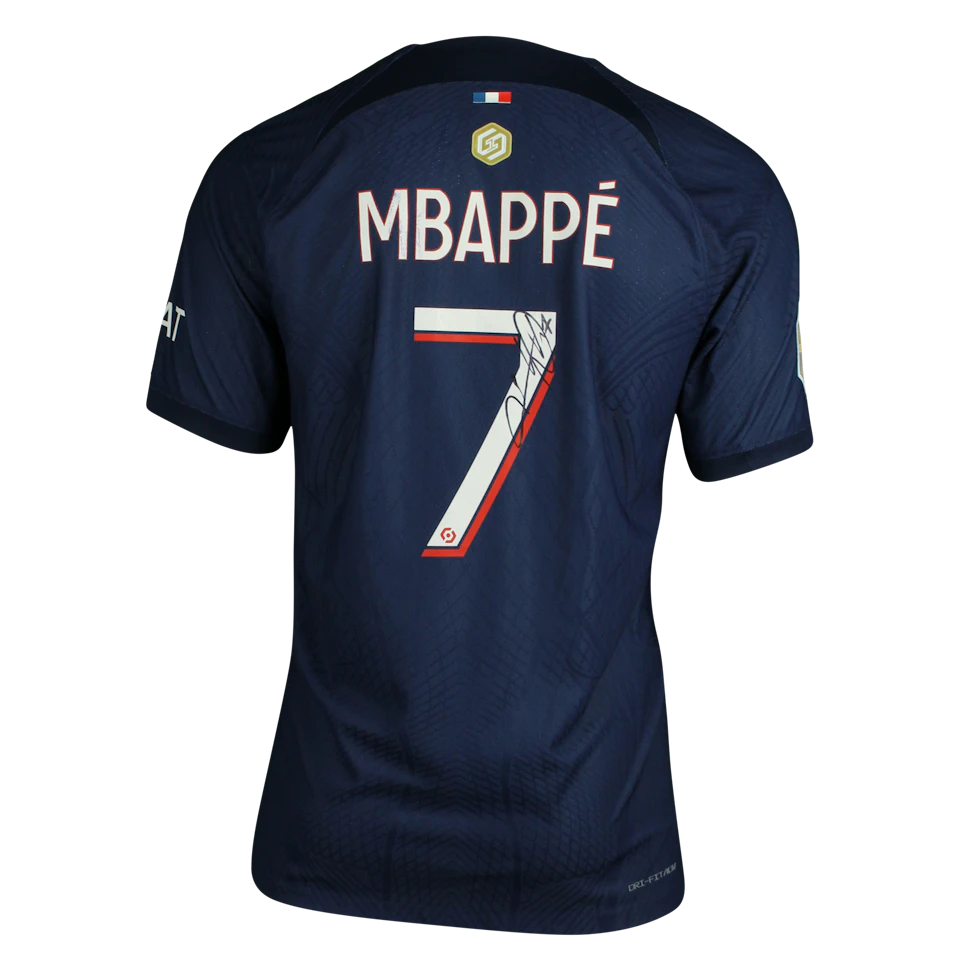 Paris Saint-Germain 팀의 Kylian Mbappé 셔츠