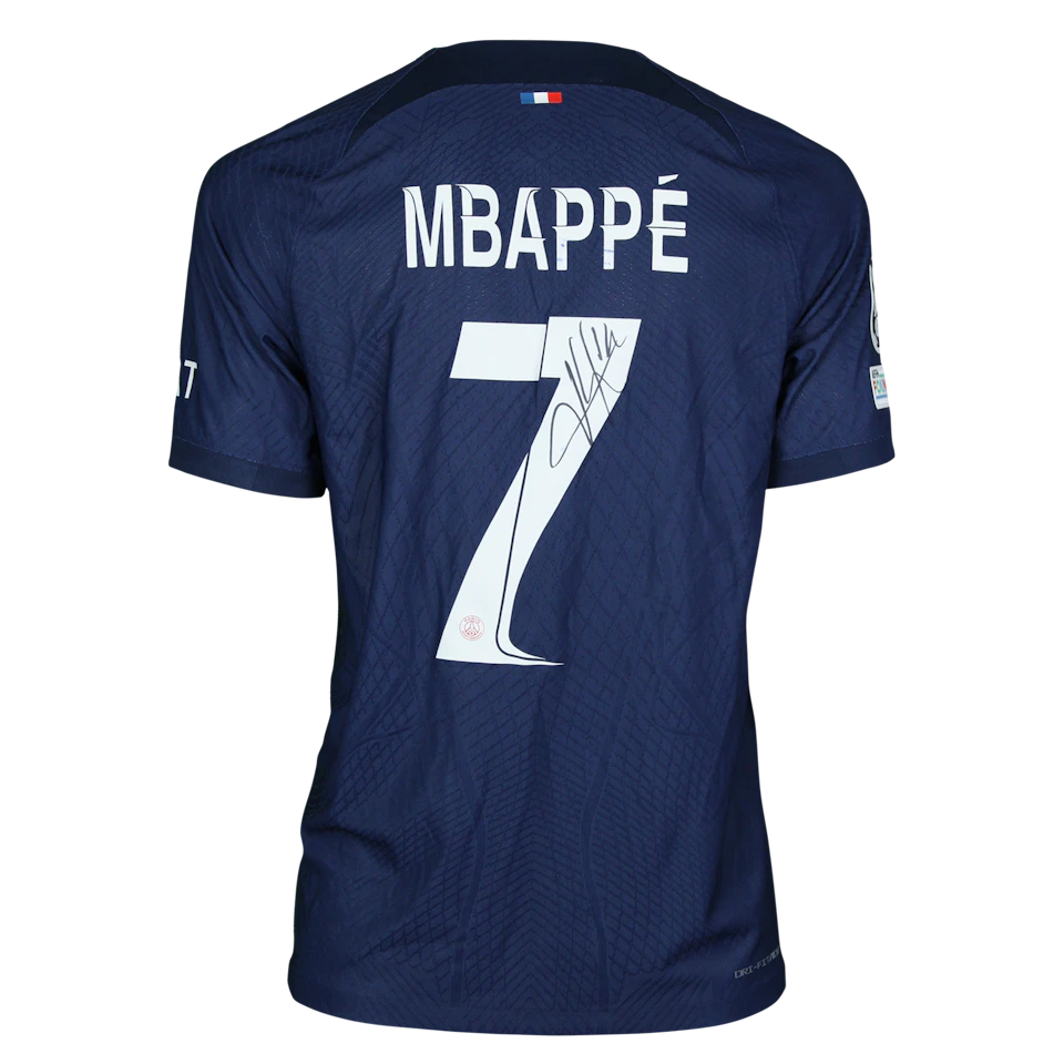 Paris Saint-Germain 팀의 Kylian Mbappé 셔츠