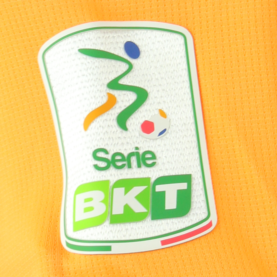 Brenno Oliveira Fraga Costa S.S.C. Bari camisa.