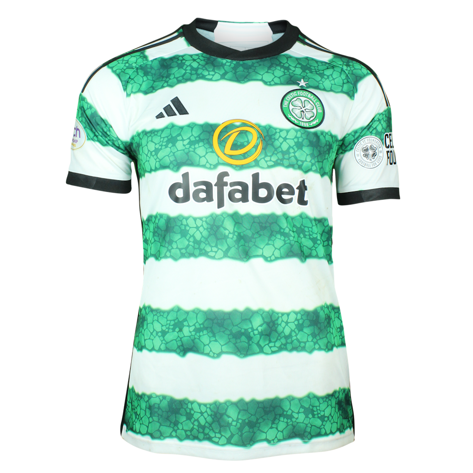 Tomoki Iwata 岩田智輝 Celtic のシャツ