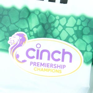 Tomoki Iwata 岩田智輝 Celtic のシャツ